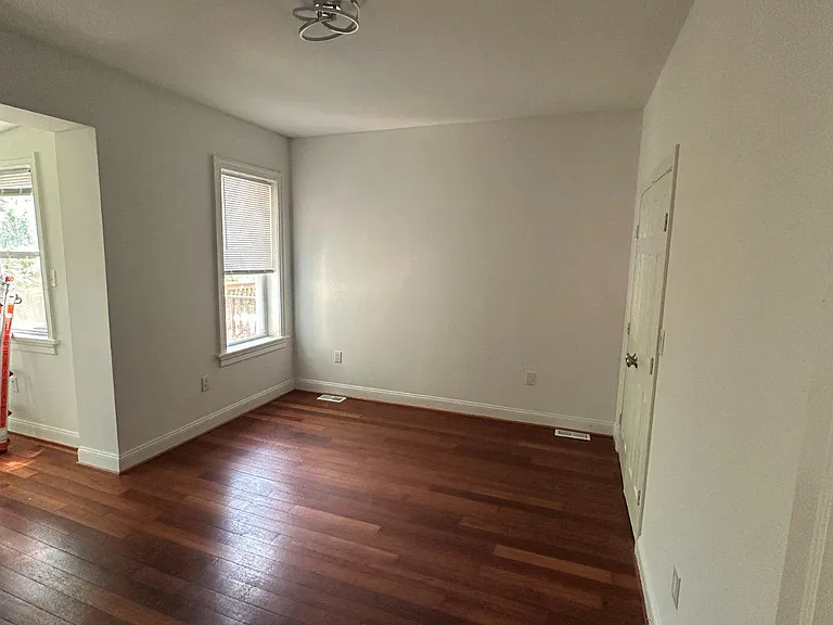 447 Lamont St NW — Photo 8