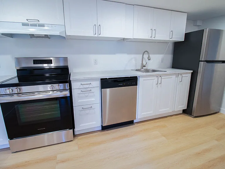 58 Churchill Ave — Photo 5