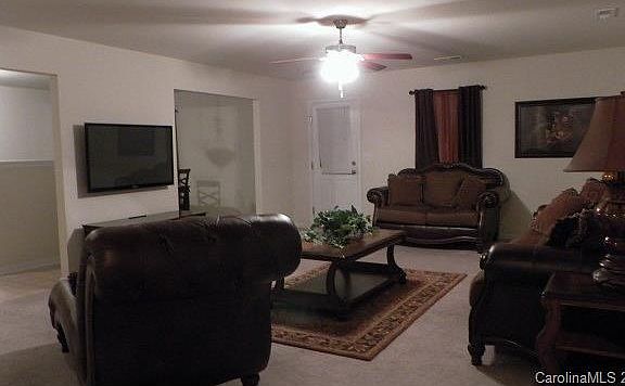 4th image of 527 Tarrington Dr