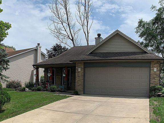 3rd image of 1211 Longford Cir