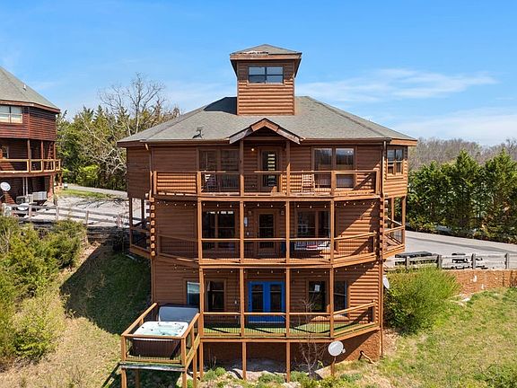 2nd image of 2083 Kerr Rd