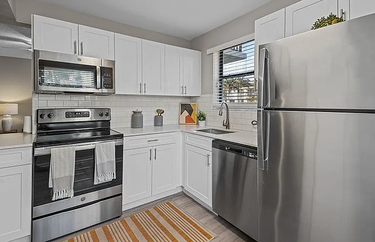 The Avant at Pembroke Pines Apartments — Photo 23