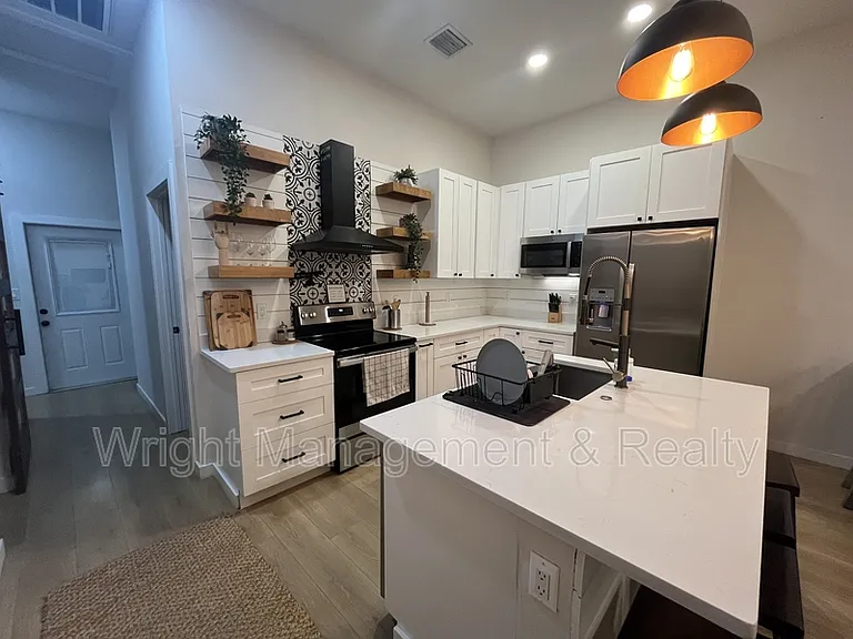 1807 E 20th Ave — Photo 5