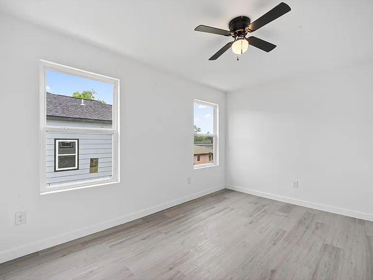 9007 Hilda St — Photo 15