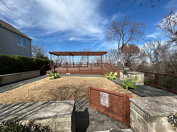 3rd image of 1293 Clifftop Ln