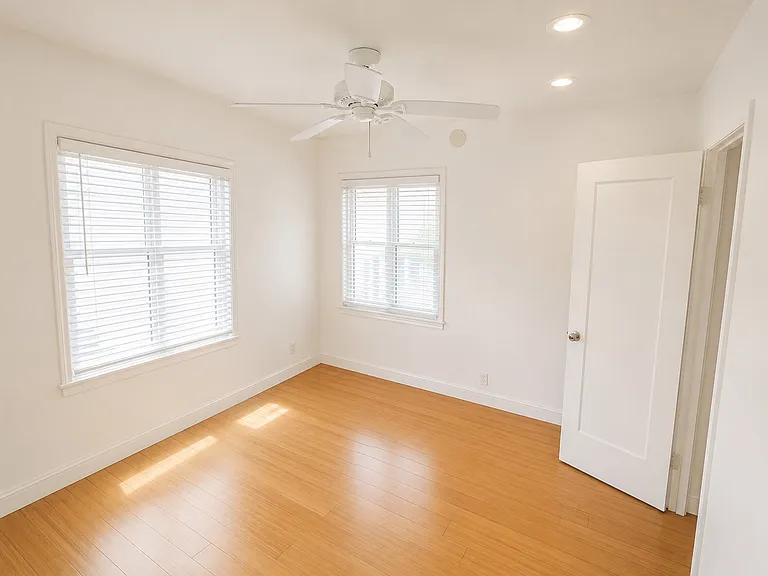 2531 Hillcrest Dr #2533-1/2 — Photo 9
