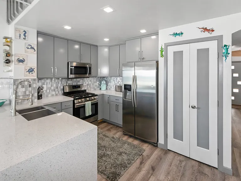 706 Ocean Lane — Photo 8