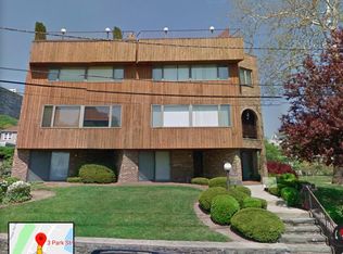 3 Park St, Edgewater, NJ 07020
