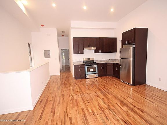 4th image of 89 Brook St