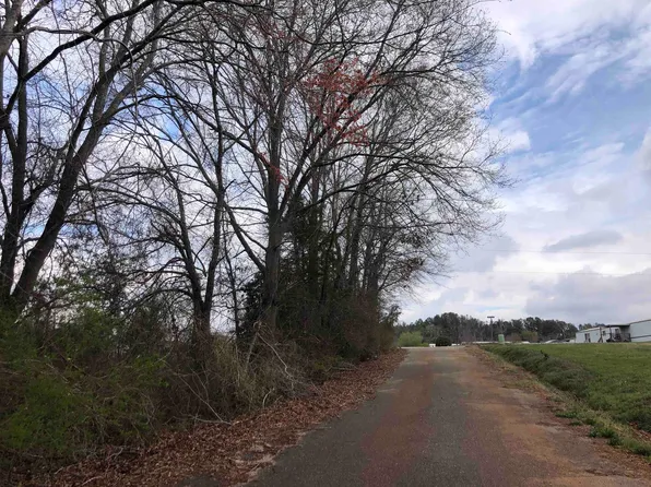 160 Twin Creek Rd, Cowpens, SC 29330