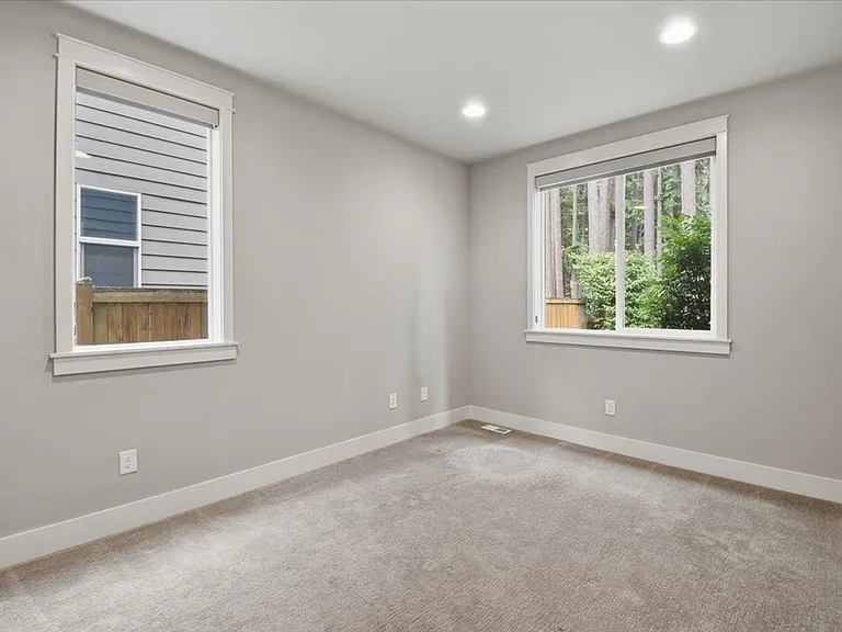 21384 NE 9th Pl — Photo 8