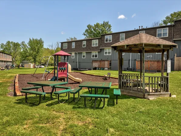 Parkwood Townhomes, 701 Linwood Dr #C7, Harrisonville, MO 64701