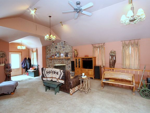 2nd image of 104 Columbine St
