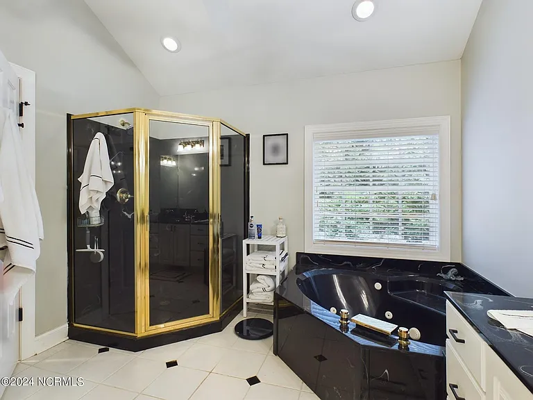 4 McQueen Pl — Photo 21