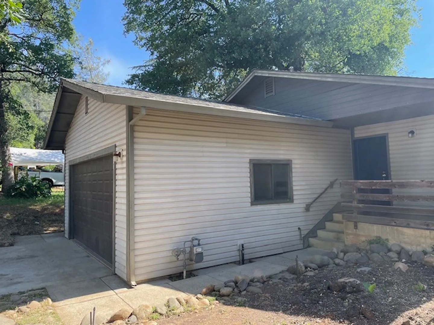 Shasta Lake Home with new LVP!! — Photo 2