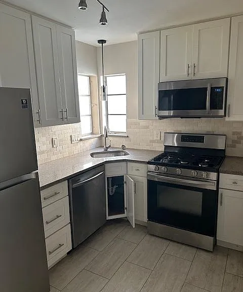 5918 Goodwin Ave — Photo 4