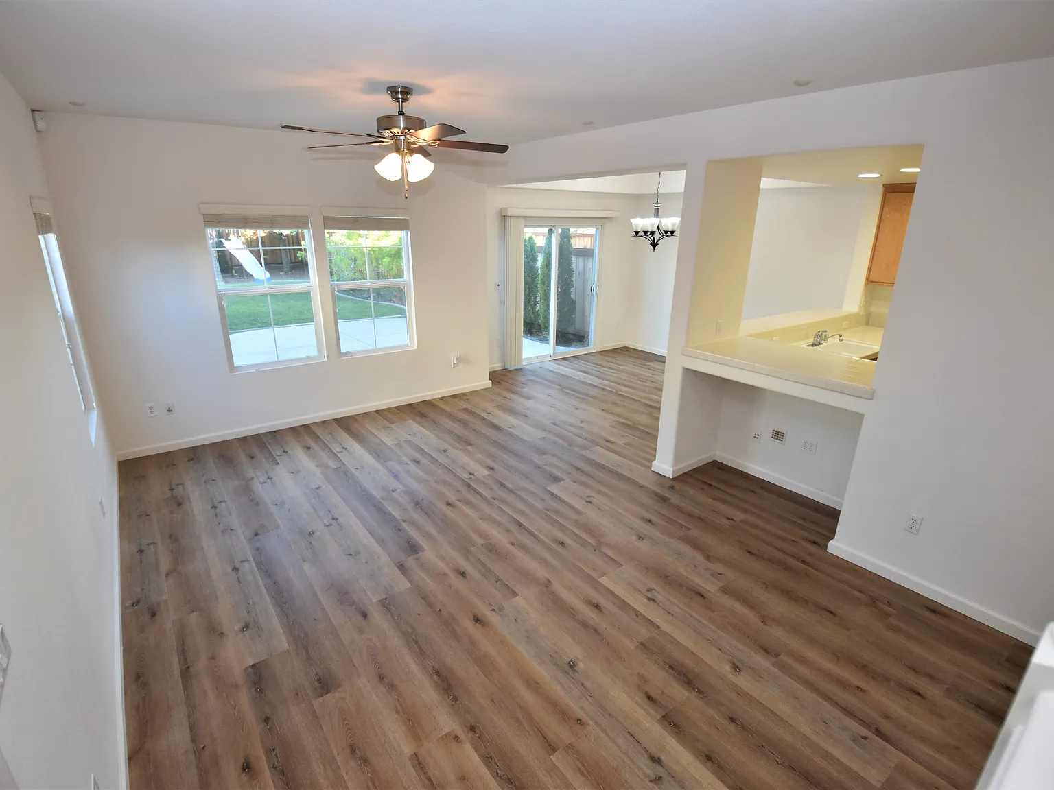4 bed, 2.5 bath, 1534 sqft, $2,895 — Photo 2