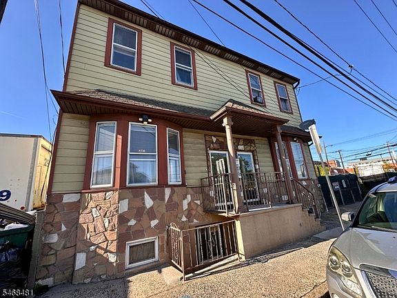 2nd image of 366 Ferry St #2