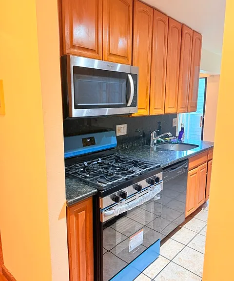 Kitchen (New Stove)