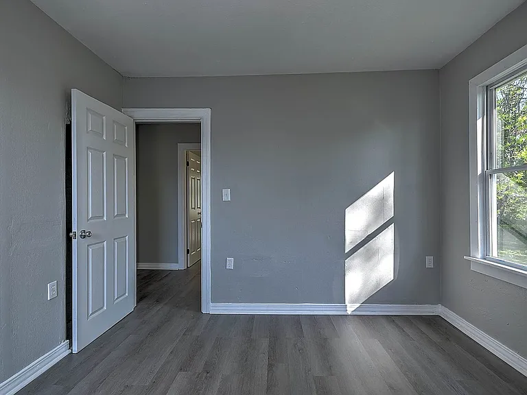 304 N Hardin St — Photo 10