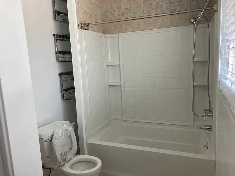 6811 Oxford Dr — Photo 24