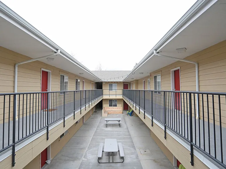 Atrium Suites - 2 BR/2 BA & 3 BR/3 BA — Photo 12