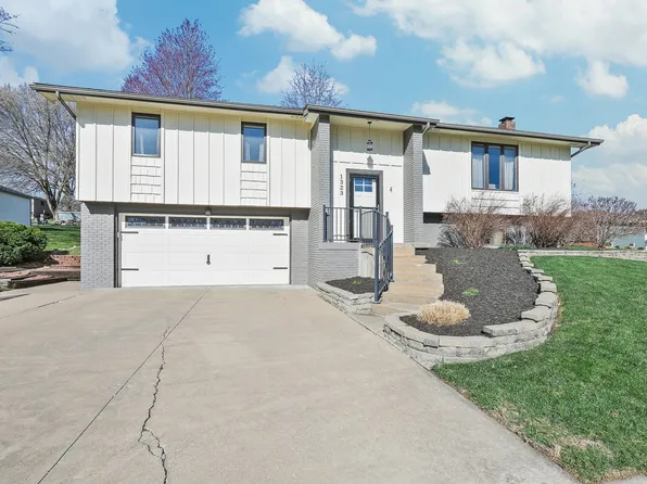 1323 E 7th St, Pella, IA 50219
