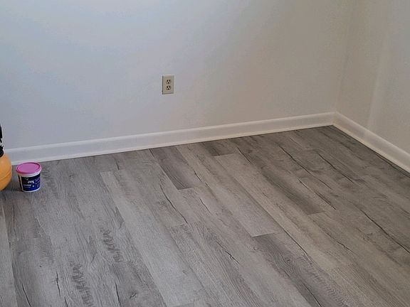 5th image of 661 Vine St