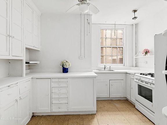 2nd image of 424 E 57th St APT 4A