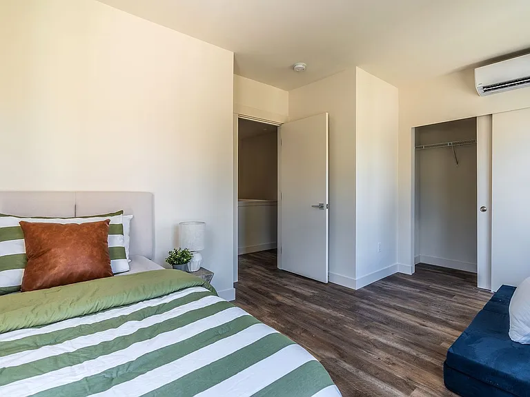 Skyridge Townhouses — Photo 19