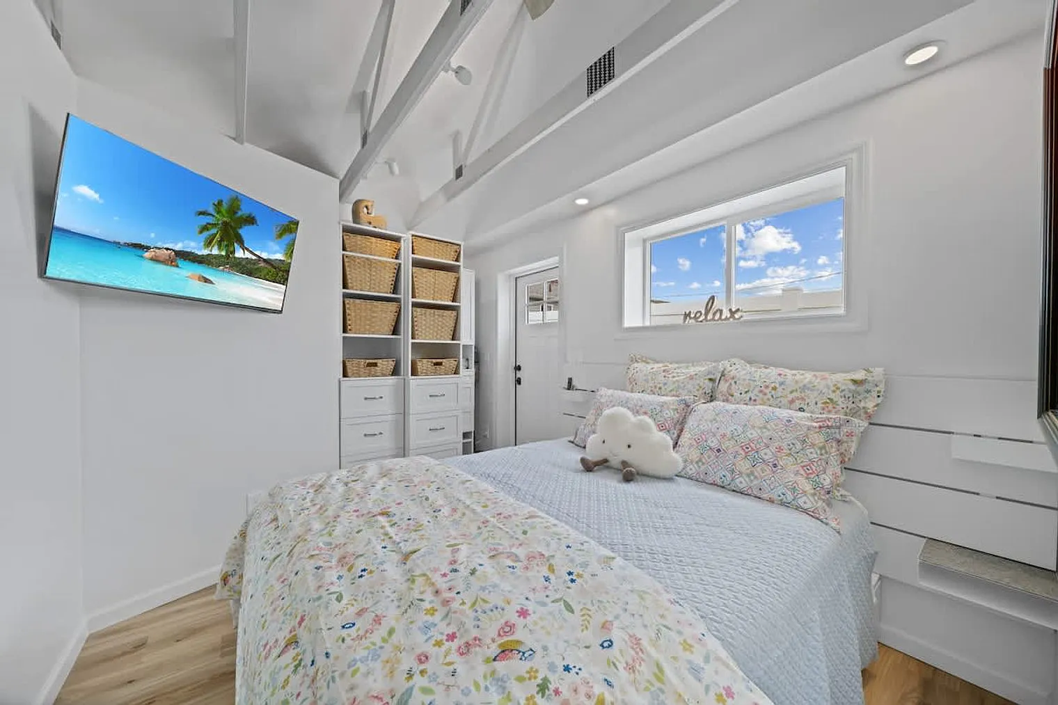 1 bed, 1.0 bath, 592 sqft, $2,408 — Photo 3