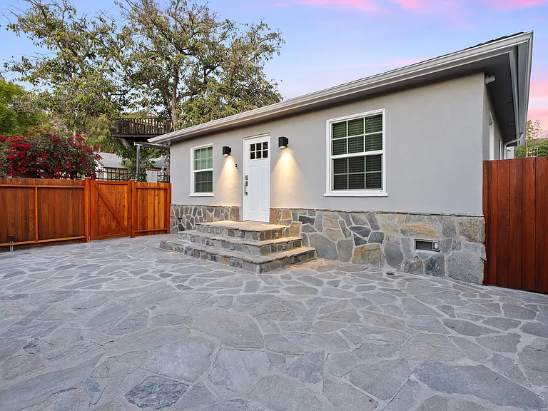 1712 N Ogden Dr — Photo 17