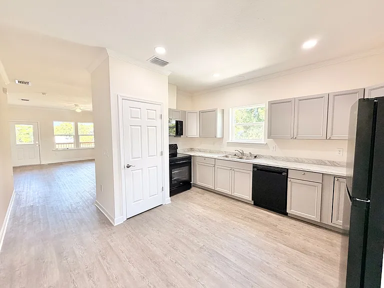 4861 Catalina Dr — Photo 11