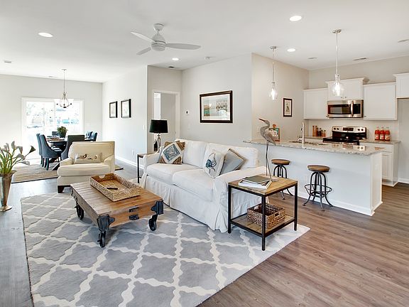 Picture of Collins model home, colors and selections may vary.