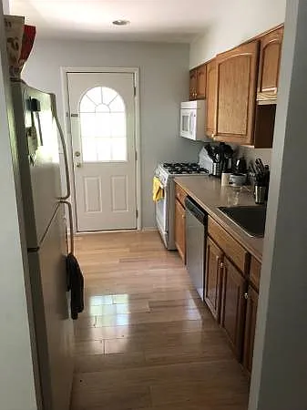 1021 Fountain St — Photo 4
