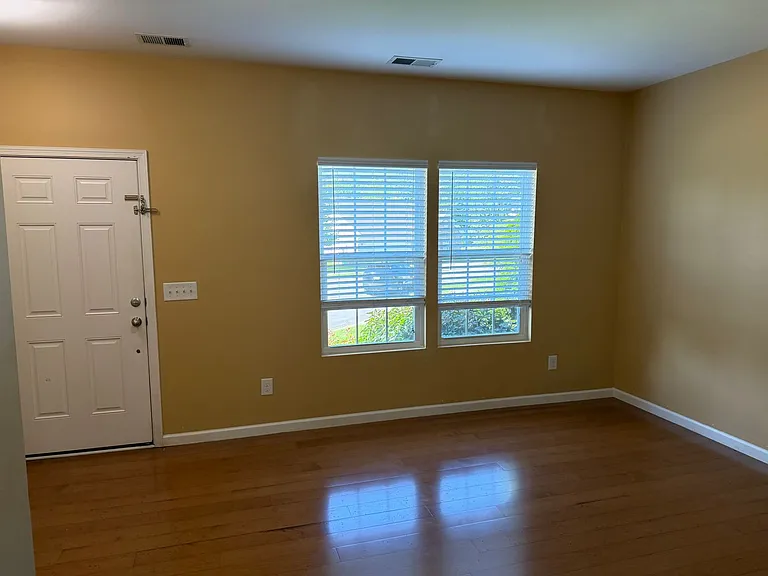 109 Gupton Ct — Photo 2