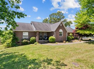 2415 N Pointe Cove Cir, Cookeville, TN 38506