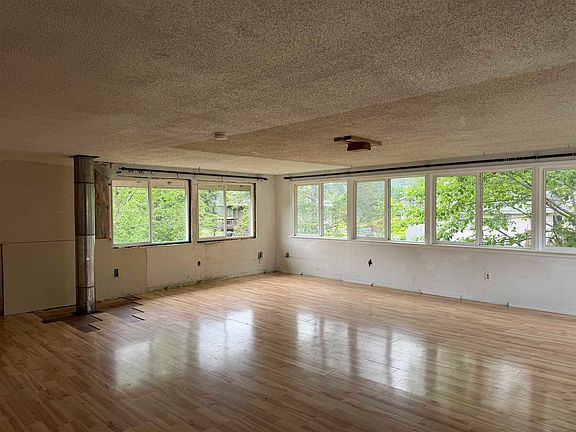 3rd image of 405 Degroff St