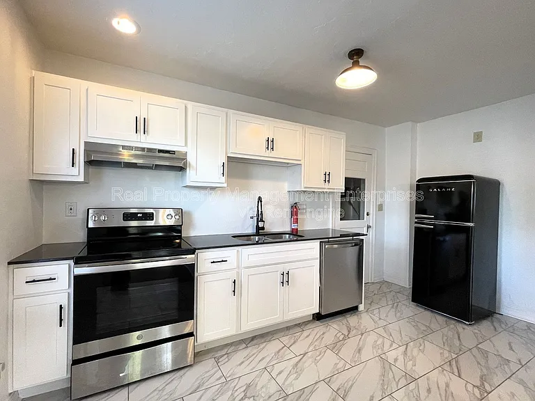 735 NE 14th St — Photo 5