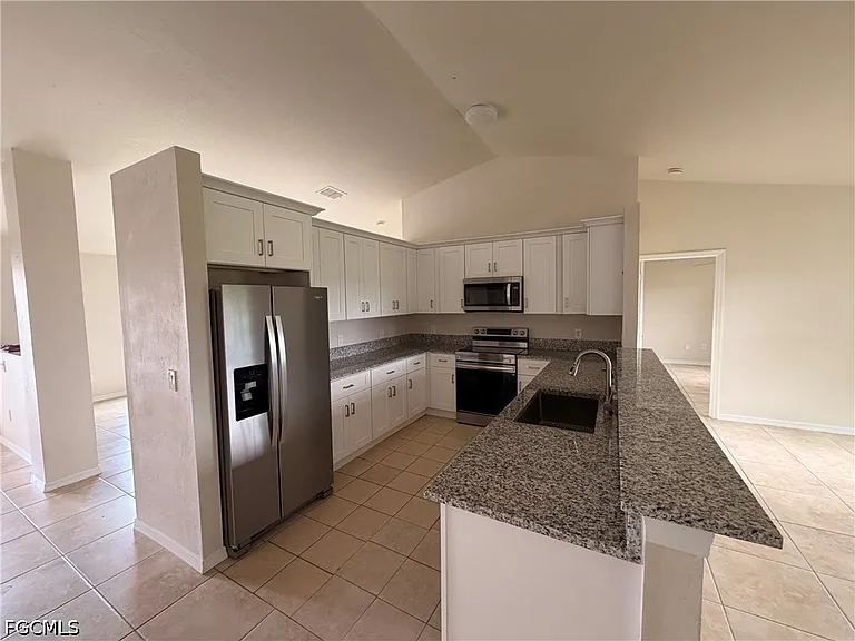 403 SW 30th Ave — Photo 2
