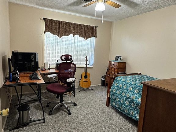 5th image of 915 Maple Shade Rd
