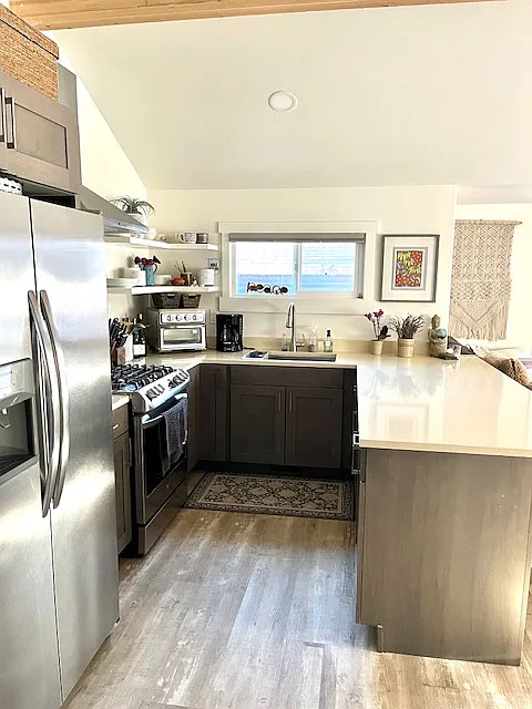 255 NW Sisemore St — Photo 2
