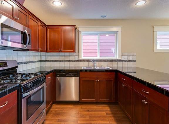 3rd image of 4714 N Lombard St