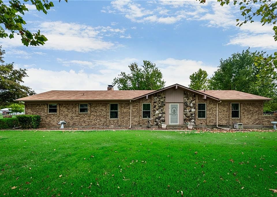 1st image of 227 Colonial Dr