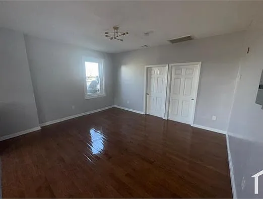 975 E 3rd St #8 — Photo 5