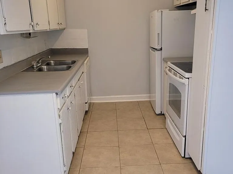 1215 Old Manor Rd — Photo 9