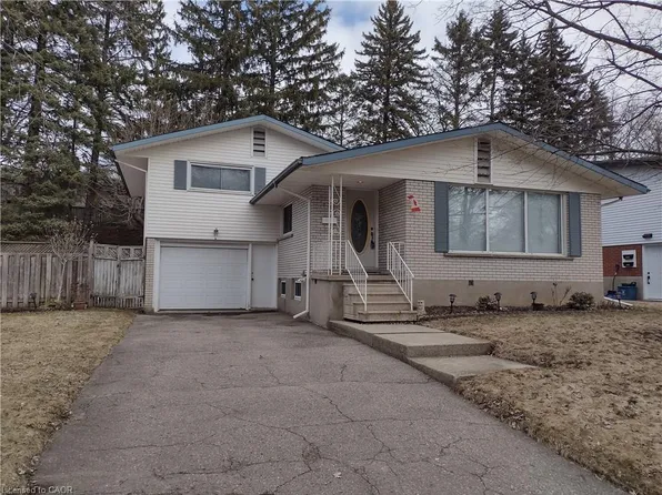 132 Forest Hill Dr, Kitchener, ON N2M 4G3