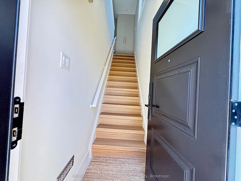 26 Cardrew St #COACH — Photo 3