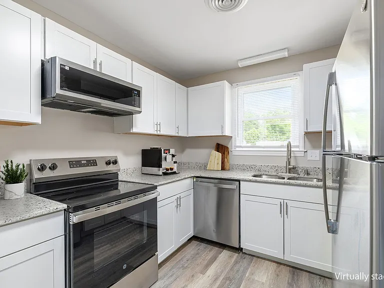 11 Highland Ave — Photo 49