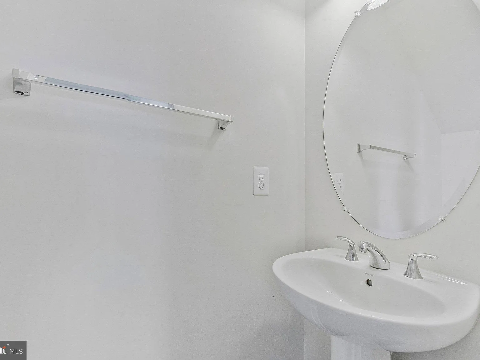 Sm One Loudoun Condo — Photo 4